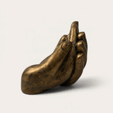 Vela escultórica THE IBIZA CANDLES Dark Bronze con forma de manos entrelazadas pintada a mano por Fabio Camarotta
