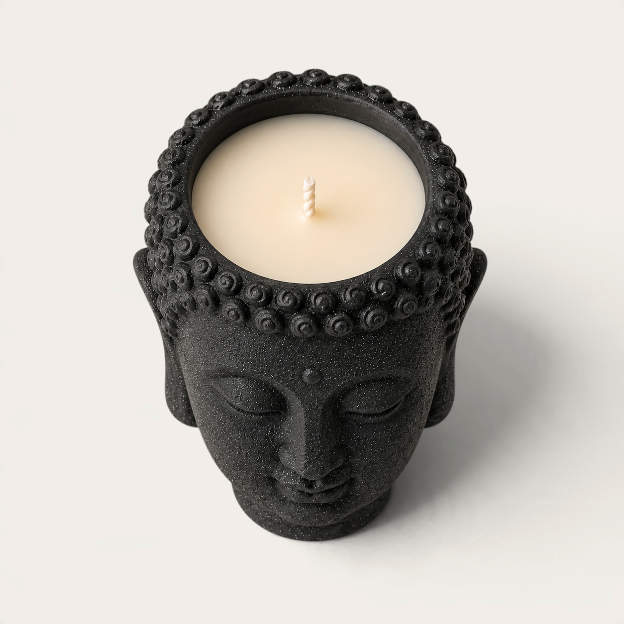 Vela artesanal THE IBIZA CANDLES con forma de cabeza de Buda en color negro brillante y acabado texturizado